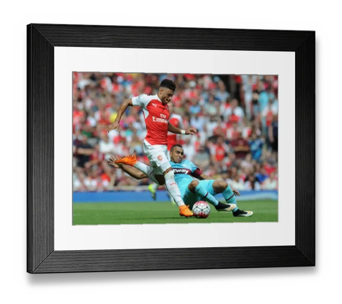 Framed Print : Oxlade-Chamberlain Outsmarts Payet: Arsenal's Star Midfielder Dazzles in Premier League Showdown (Arsenal vs. West Ham United, 2015-16) Framed Print : Oxlade-Chamberlain Outsmarts Payet: Arsenal's Star Midfielder Dazzles in Premier League Showdown (Arsenal vs. West Ham United, 2015-16)