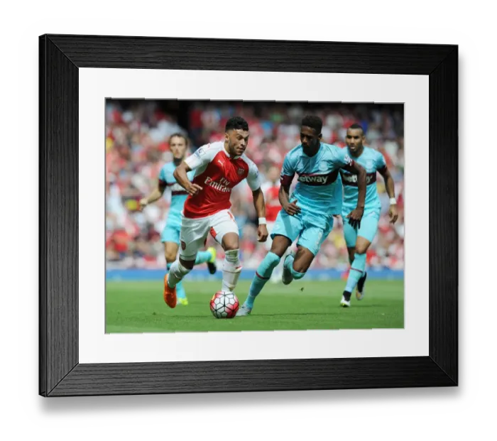 Framed Print : Oxlade-Chambrlain Outsmarts Oxford: Arsenal's Star Player Outmaneuvers West Ham Rival in 2015-16 Premier League Clash