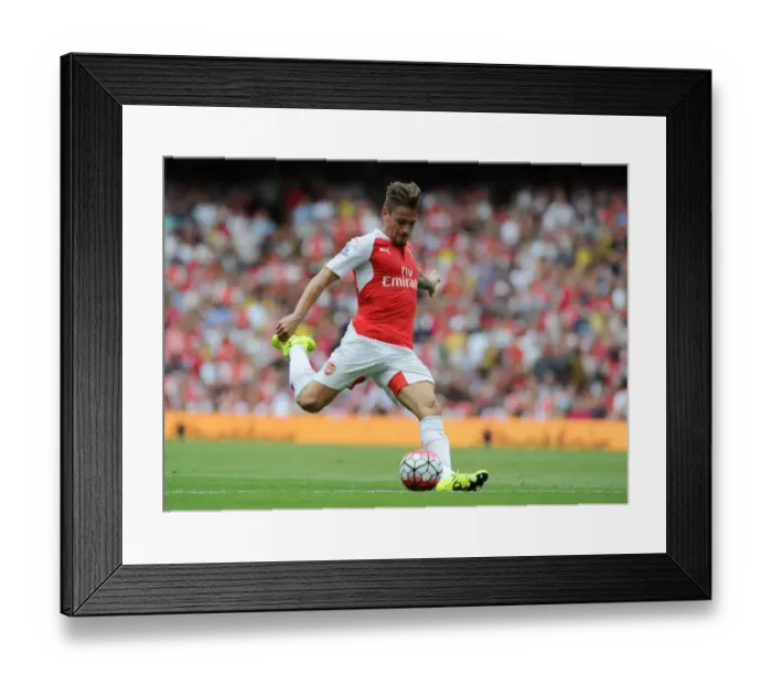 Framed Print : Arsenal's Debuchy in Action Against West Ham United (2015-16) Framed Print : Arsenal's Debuchy in Action Against West Ham United (2015-16)