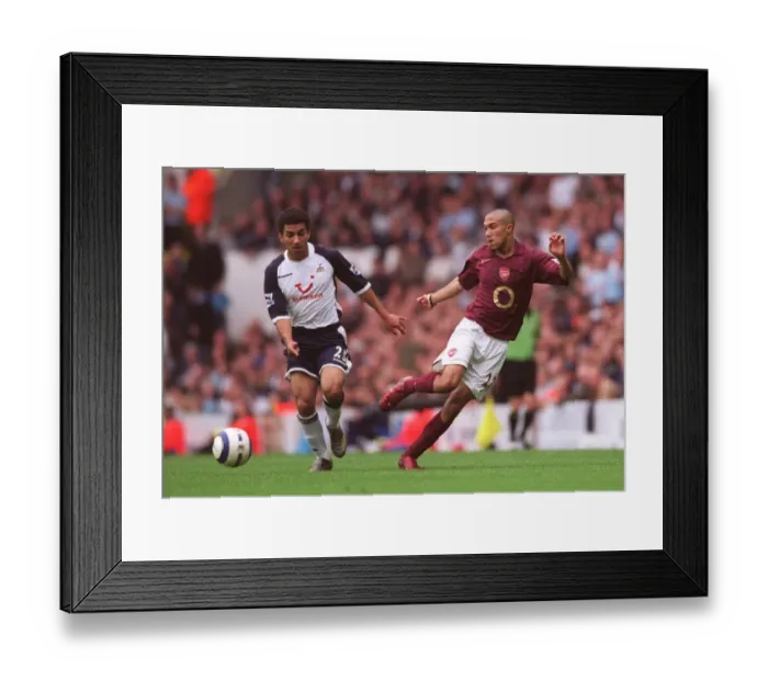 Framed Print : Gael Clichy (Arsenal) Aaron Lennon (Tottenham) Framed Print : Gael Clichy (Arsenal) Aaron Lennon (Tottenham)