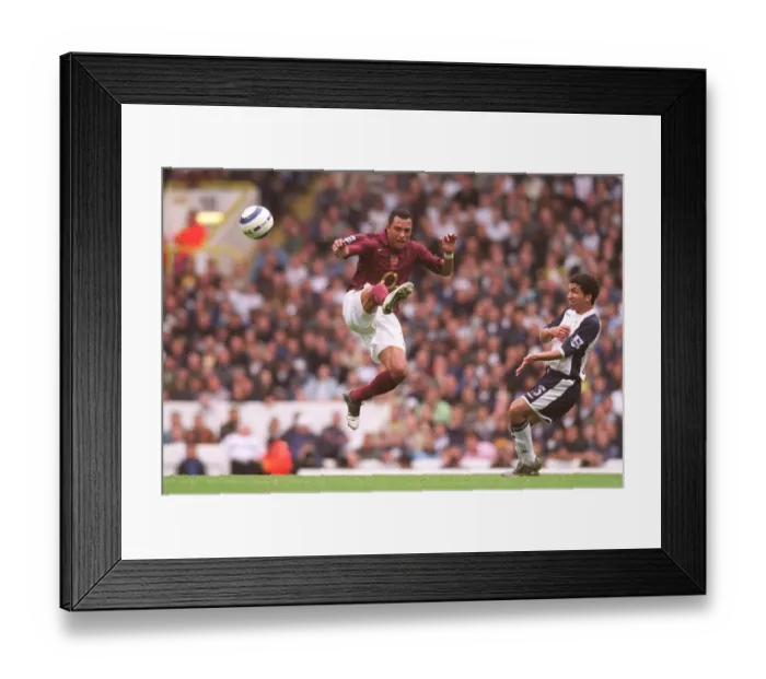 Framed Print : Gilberto (Arsenal) Aaron Lennon (Tottenham) Framed Print : Gilberto (Arsenal) Aaron Lennon (Tottenham)