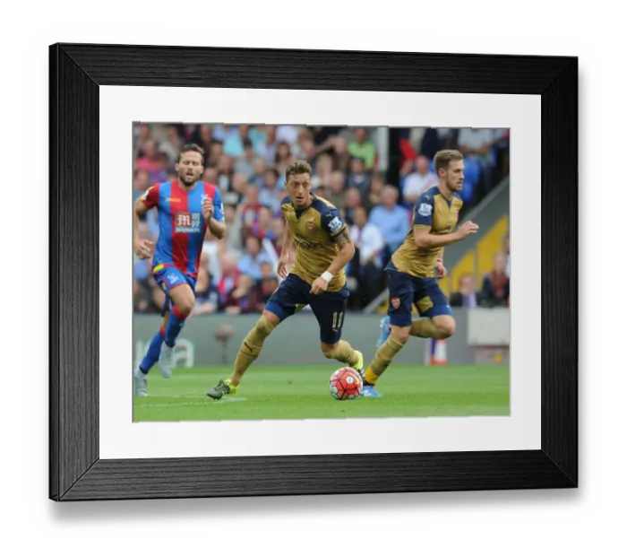 Framed Print : Mesut Ozil in Action: Arsenal vs. Crystal Palace, Premier League 2015-16