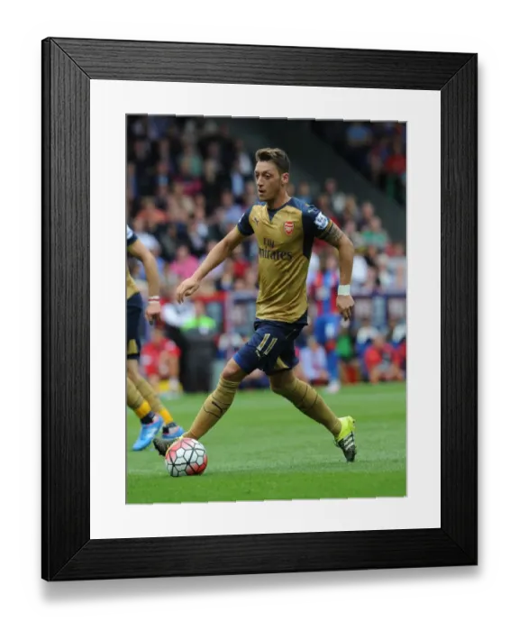 Framed Print : Mesut Ozil in Action: Arsenal vs Crystal Palace, Premier League 2015-16 Framed Print : Mesut Ozil in Action: Arsenal vs Crystal Palace, Premier League 2015-16
