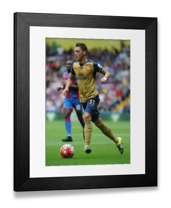 Framed Print : Mesut Ozil in Action: Arsenal vs. Crystal Palace, Premier League 2015-16