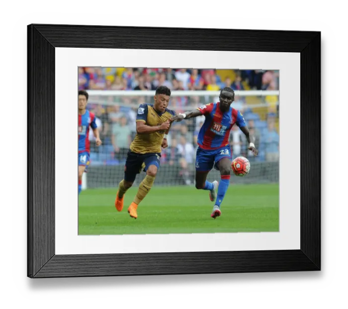 Framed Print : Arsenal's Oxlade-Chamberlain vs. Souare: Intense Clash in Crystal Palace vs. Arsenal Premier League Encounter (2015-16) Framed Print : Arsenal's Oxlade-Chamberlain vs. Souare: Intense Clash in Crystal Palace vs. Arsenal Premier League Encounter (2015-16)