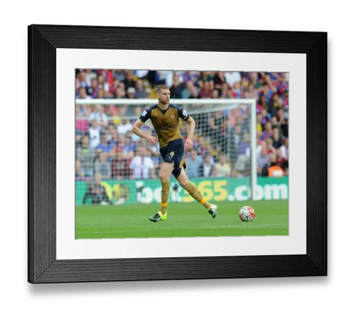 Framed Print : Per Mertesacker in Action: Arsenal vs. Crystal Palace (2015-16) Framed Print : Per Mertesacker in Action: Arsenal vs. Crystal Palace (2015-16)