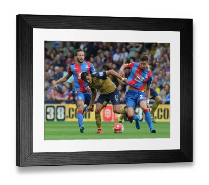 Framed Print : Sanchez's Battle at the Palace: Arsenal Star Clashes with Crystal Palace Defenders
