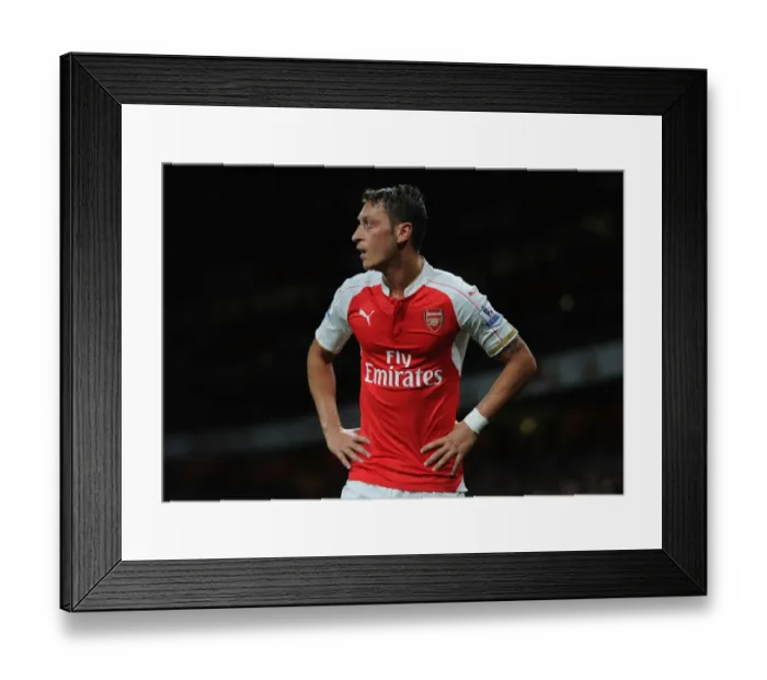 Framed Print : Mesut Ozil in Action: Arsenal vs Liverpool, Premier League 2015 / 16 Framed Print : Mesut Ozil in Action: Arsenal vs Liverpool, Premier League 2015 / 16