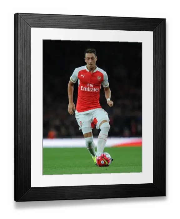 Framed Print : Mesut Ozil in Action: Arsenal vs Liverpool, 2015 / 16 Premier League