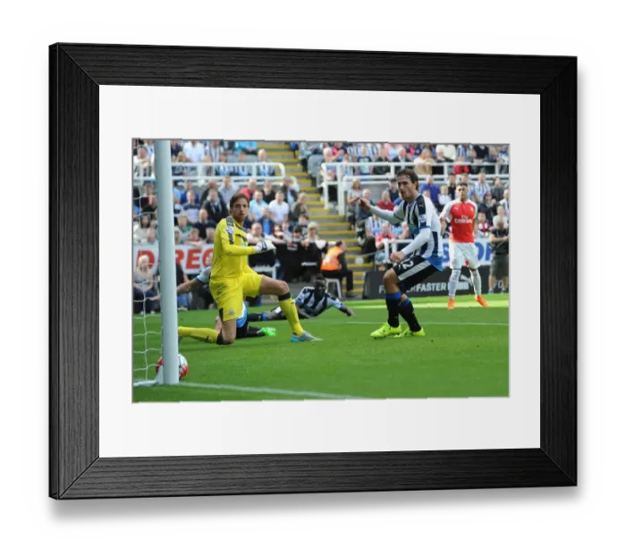Framed Print : Oxlade-Chamberlain Strikes: Arsenal's Winning Goal vs. Newcastle United, 2015-16 Premier League
