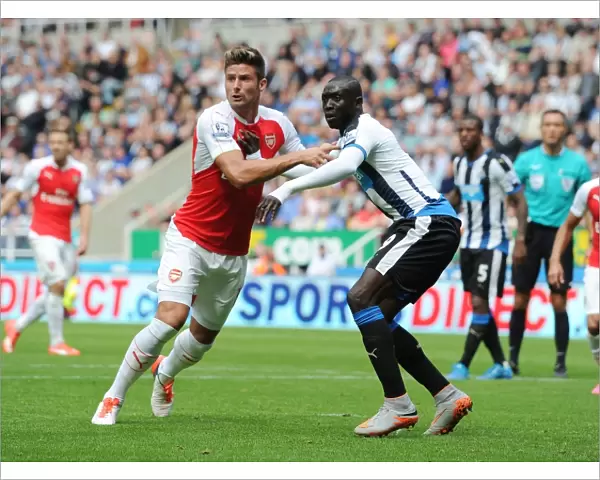 Giroud vs Cisse: A Fierce Rivalry Unfolds - Arsenal vs Newcastle, 2015-16 Premier League