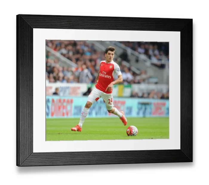Framed Print : Hector Bellerin in Action: Arsenal vs. Newcastle United, Premier League 2015-16