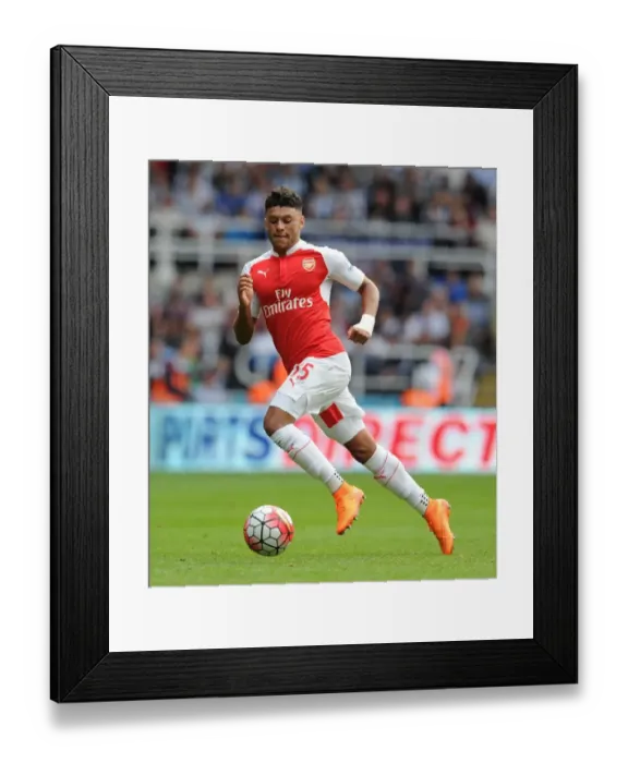 Framed Print : Oxlade-Chamberlain's Brilliant Performance: Arsenal Triumphs Over Newcastle United (2015-16 Premier League)