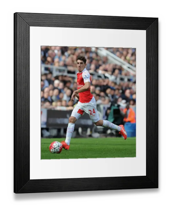 Framed Print : Hector Bellerin in Action: Arsenal vs. Newcastle United, Premier League 2015-16