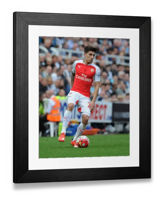 Framed Print : Hector Bellerin in Action: Arsenal vs. Newcastle United, Premier League 2015-16