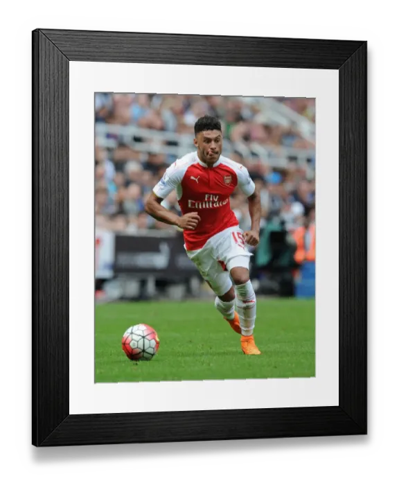 Framed Print : Arsenal's Oxlade-Chamberlain Faces Newcastle in Premier League Showdown (2015-16) Framed Print : Arsenal's Oxlade-Chamberlain Faces Newcastle in Premier League Showdown (2015-16)
