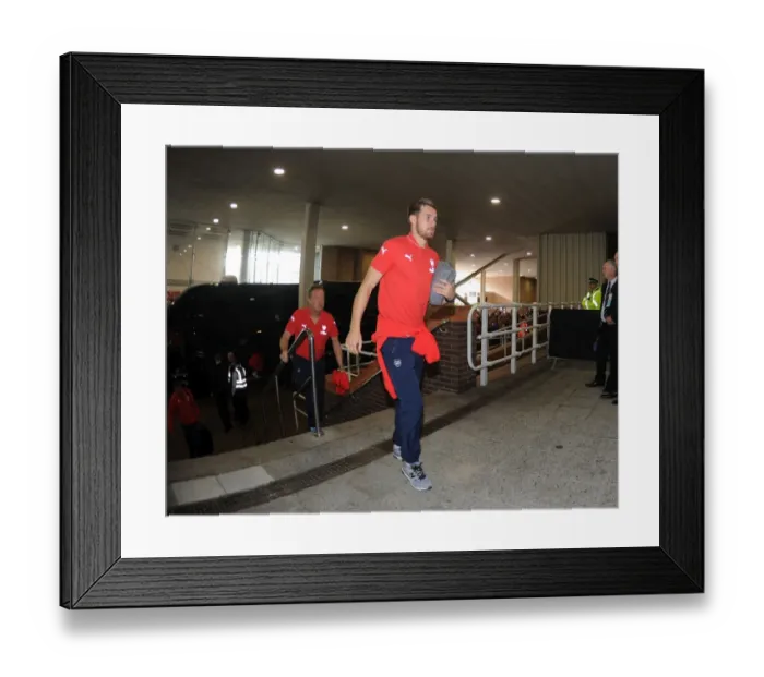 Framed Print : Newcastle United v Arsenal - Premier League Framed Print : Newcastle United v Arsenal - Premier League
