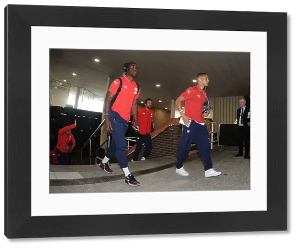 Arsenal Players Approach St. James Park for Newcastle Clash (2015-16 Premier League)