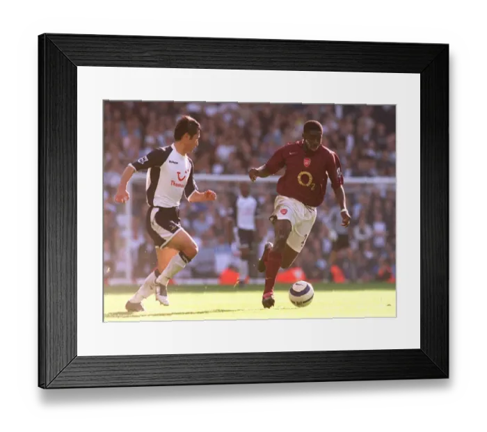 Framed Print : Kolo Toure (Arsenal) Lee Young-Poo (Tottehman)