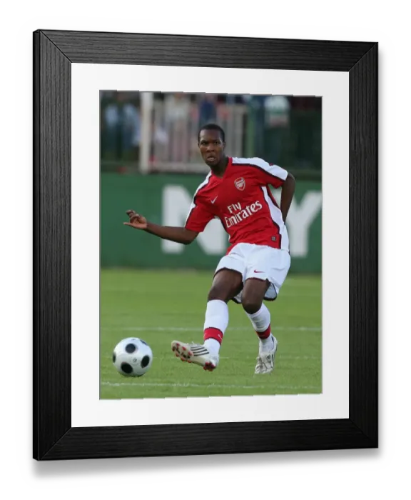 Framed Print : Gavin Hoyte in Action for Arsenal against Szombathely (2008) Framed Print : Gavin Hoyte in Action for Arsenal against Szombathely (2008)