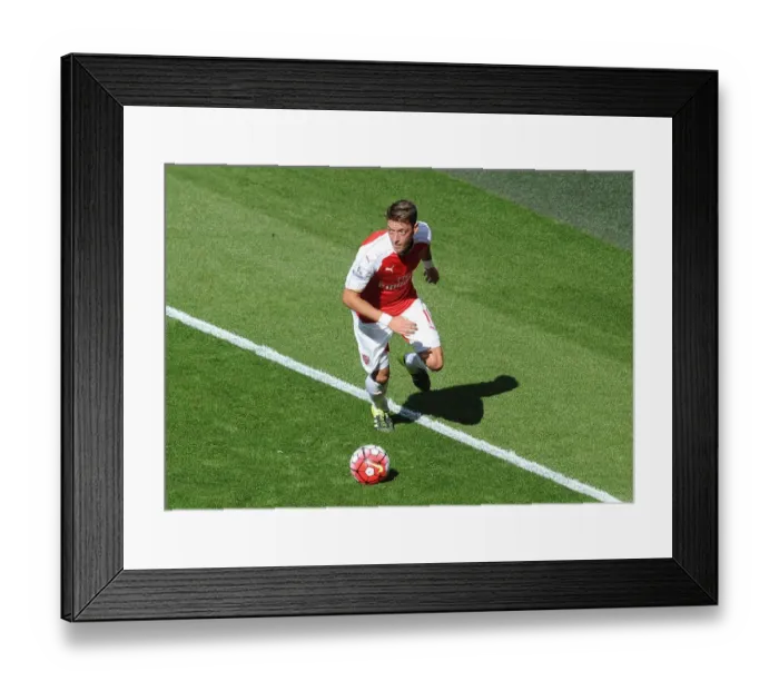 Framed Print : Mesut Ozil in Action: Arsenal vs Stoke City, Premier League 2015-16 Framed Print : Mesut Ozil in Action: Arsenal vs Stoke City, Premier League 2015-16