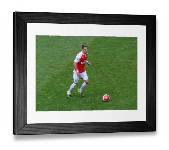 Framed Print : Mesut Ozil in Action: Arsenal vs Stoke City, Premier League 2015-16