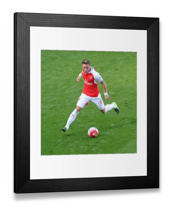 Framed Print : Mesut Ozil in Action: Arsenal vs Stoke City, Premier League 2015-16 Framed Print : Mesut Ozil in Action: Arsenal vs Stoke City, Premier League 2015-16