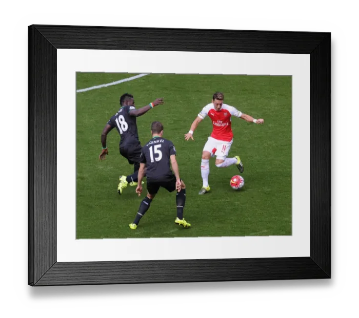 Framed Print : Mesut Ozil Faces Off Against Diouf and van Ginkel in Intense Arsenal vs Stoke City Clash, 2015-16 Premier League