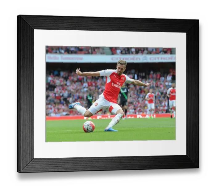Framed Print : Aaron Ramsey in Action: Arsenal vs Stoke City (2015-16) Framed Print : Aaron Ramsey in Action: Arsenal vs Stoke City (2015-16)