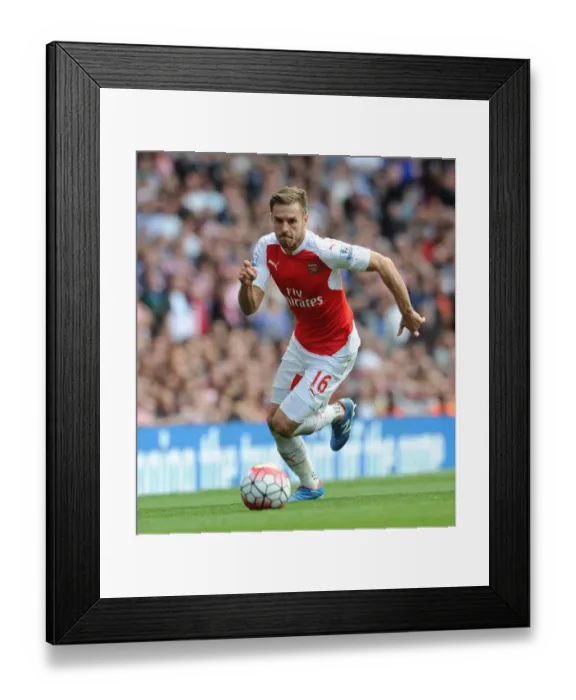 Framed Print : Aaron Ramsey in Action: Arsenal vs Stoke City, Premier League 2015-16