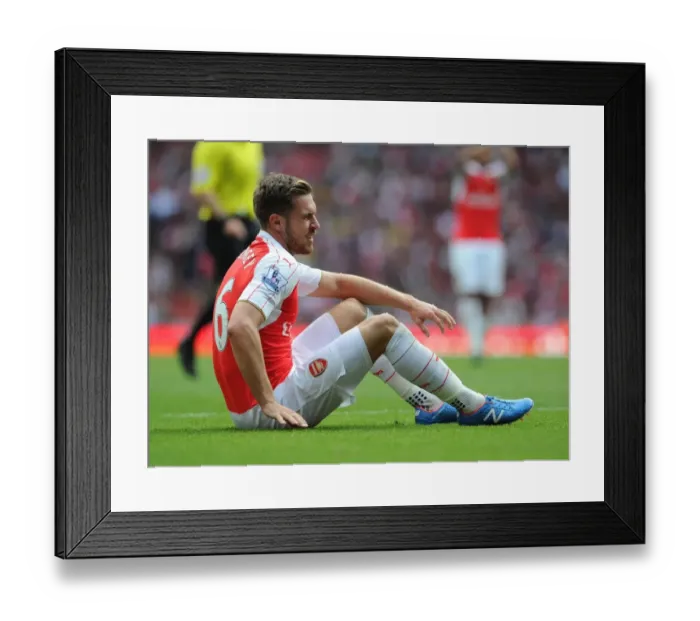 Framed Print : Aaron Ramsey in Action: Arsenal vs Stoke City (2015-16) Framed Print : Aaron Ramsey in Action: Arsenal vs Stoke City (2015-16)