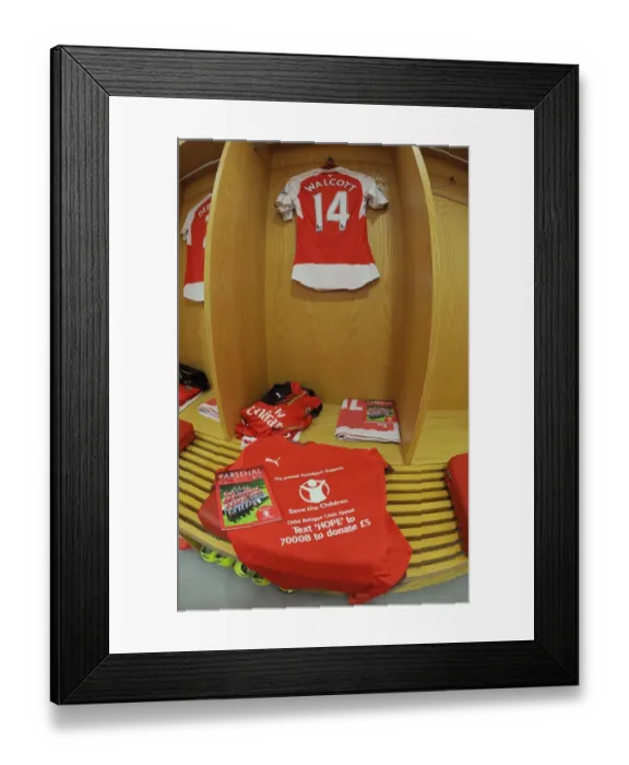 Framed Print : Arsenal vs Stoke City: Premier League 2015-16 - Save the Children Warm-Up Framed Print : Arsenal vs Stoke City: Premier League 2015-16 - Save the Children Warm-Up
