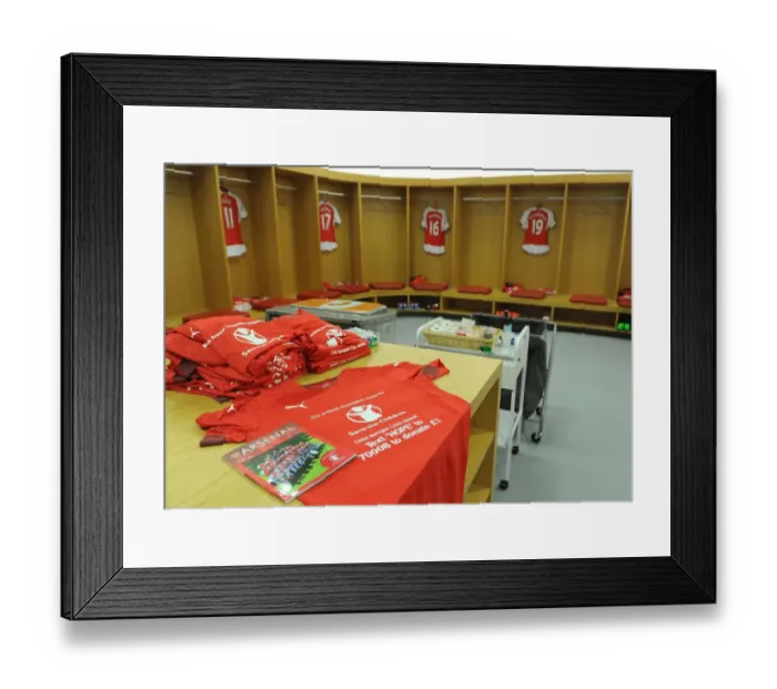 Framed Print : Arsenal vs Stoke City: Uniting for Save the Children (Premier League 2015-16)