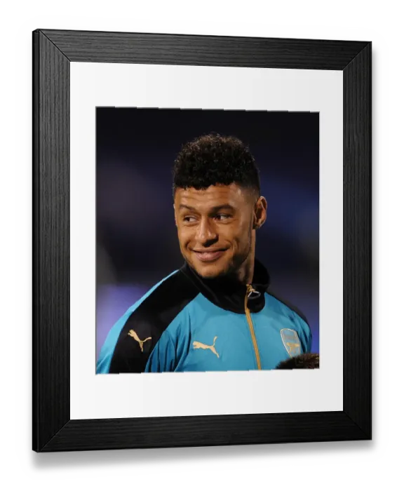 Framed Print : Arsenal's Oxlade-Chamberlain: Ready to Conquer Dinamo Zagreb's Fortress (2015-16 Champions League) Framed Print : Arsenal's Oxlade-Chamberlain: Ready to Conquer Dinamo Zagreb's Fortress (2015-16 Champions League)