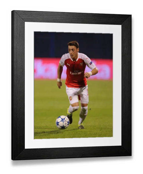 Framed Print : Mesut Ozil: Arsenal Star in Action against Dinamo Zagreb, UEFA Champions League (September 2015)
