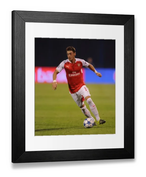 Framed Print : Mesut Ozil: Arsenal Star in Action against Dinamo Zagreb (September 2015) Framed Print : Mesut Ozil: Arsenal Star in Action against Dinamo Zagreb (September 2015)
