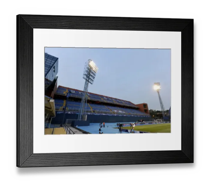 Framed Print : Arsenal at Maksimir Stadium: Dinamo Zagreb vs Arsenal, UEFA Champions League 2015-16 Framed Print : Arsenal at Maksimir Stadium: Dinamo Zagreb vs Arsenal, UEFA Champions League 2015-16