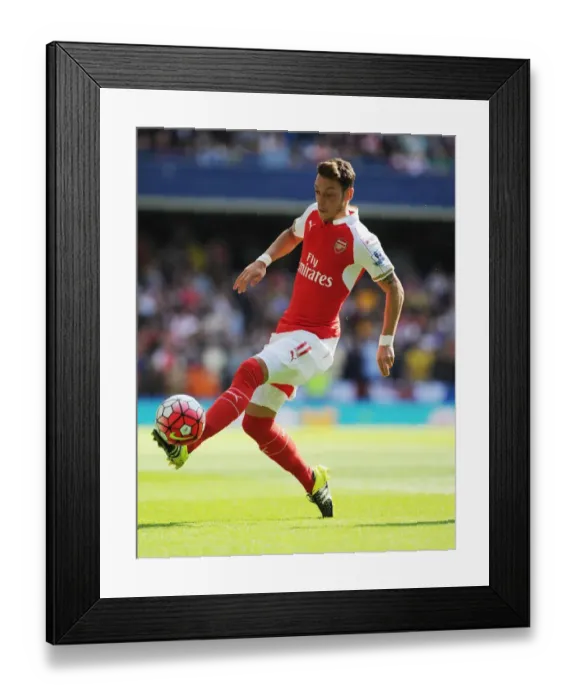 Framed Print : Mesut Ozil: Premier League Clash Against Chelsea, 2015-16 Framed Print : Mesut Ozil: Premier League Clash Against Chelsea, 2015-16