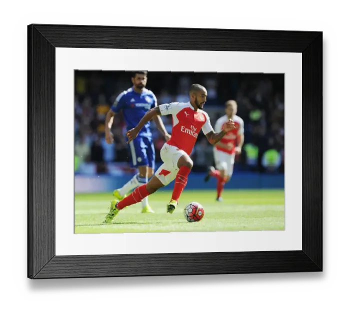 Framed Print : Theo Walcott in Action: Chelsea vs Arsenal, Premier League 2015-16 Framed Print : Theo Walcott in Action: Chelsea vs Arsenal, Premier League 2015-16