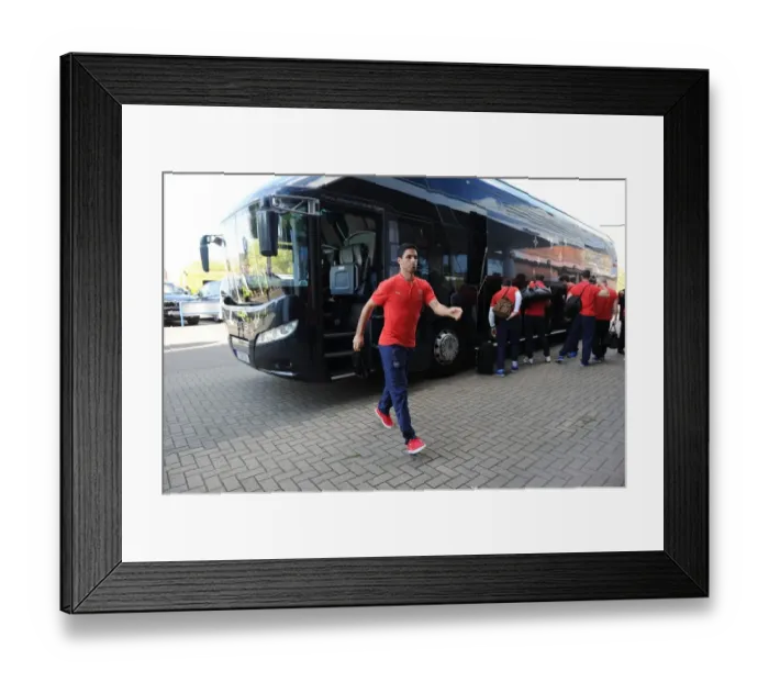Framed Print : Mikel Arteta Arrives at Leicester's King Power Stadium Ahead of Arsenal's Premier League Showdown (2015 / 16) Framed Print : Mikel Arteta Arrives at Leicester's King Power Stadium Ahead of Arsenal's Premier League Showdown (2015 / 16)