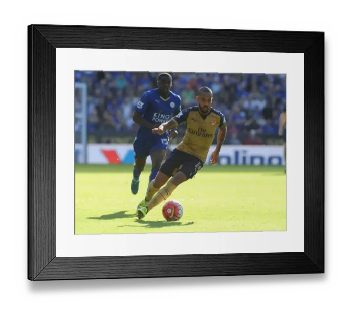 Framed Print : Theo Walcott in Action: Arsenal vs. Leicester City, Premier League 2015 / 16 Framed Print : Theo Walcott in Action: Arsenal vs. Leicester City, Premier League 2015 / 16