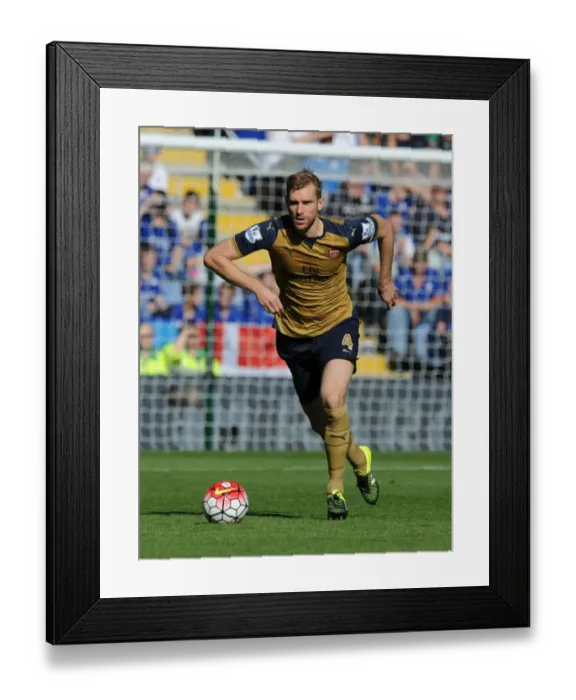 Framed Print : Per Mertesacker in Action: Arsenal vs. Leicester City (2015 / 16 Premier League) Framed Print : Per Mertesacker in Action: Arsenal vs. Leicester City (2015 / 16 Premier League)
