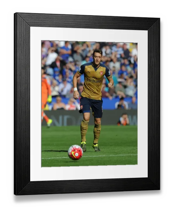 Framed Print : Mesut Ozil in Action: Arsenal vs Leicester City, Premier League 2015 / 16 Framed Print : Mesut Ozil in Action: Arsenal vs Leicester City, Premier League 2015 / 16