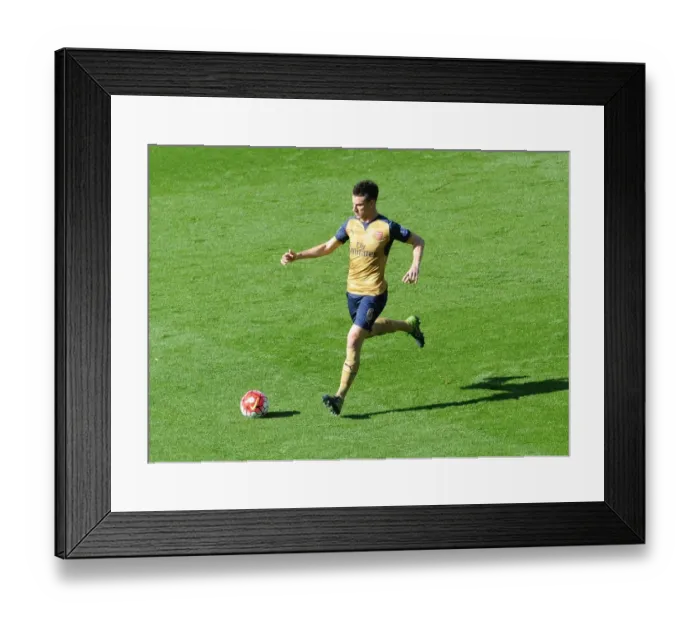 Framed Print : Laurent Koscielny (Arsenal). Leicester City 2: 5 Arsenal. Barclays Premier League Framed Print : Laurent Koscielny (Arsenal). Leicester City 2: 5 Arsenal. Barclays Premier League