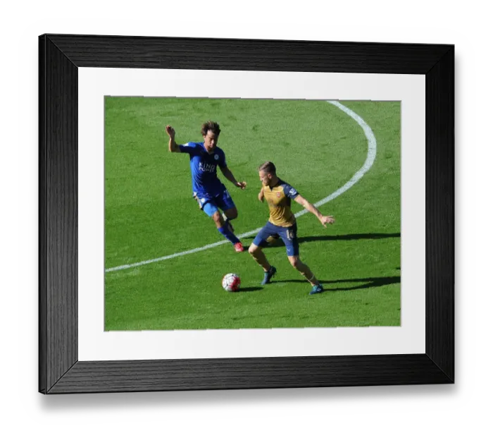 Framed Print : Aaron Ramsey (Arsenal) Shinji Okazaki (Leicester)