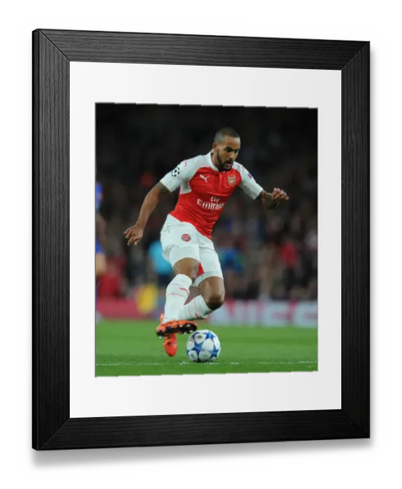 Framed Print : Theo Walcott in Action: Arsenal vs Olympiacos, UEFA Champions League 2015 / 16
