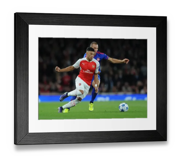 Framed Print : Arsenal vs. Olympiacos: Oxlade-Chamberlain vs. Kasami in 2015 / 16 UEFA Champions League Showdown