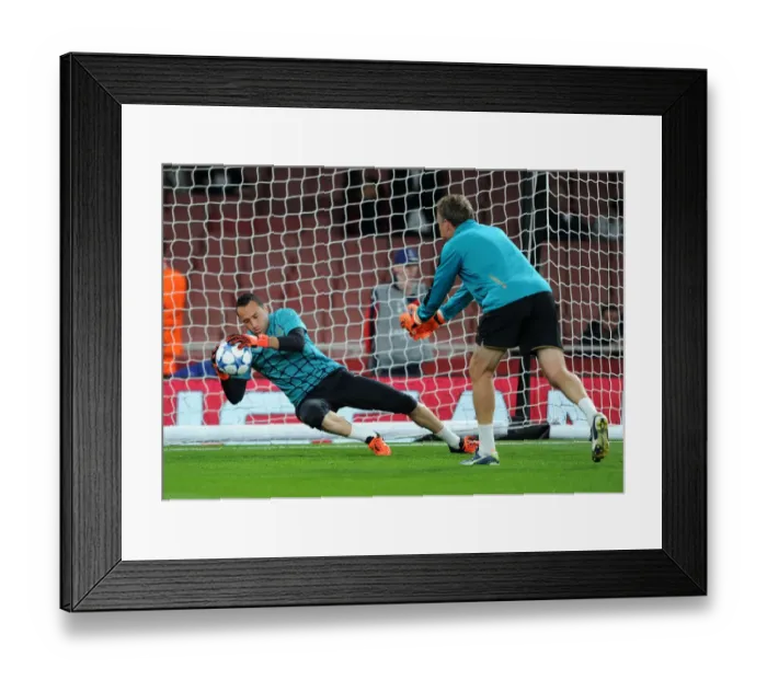Framed Print : Arsenal's David Ospina Prepares for Champions League Showdown against Olympiacos Framed Print : Arsenal's David Ospina Prepares for Champions League Showdown against Olympiacos