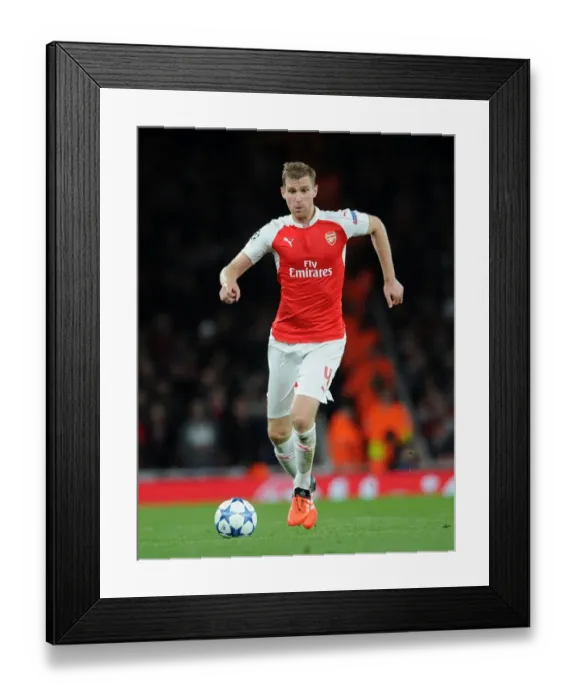 Framed Print : Per Mertesacker in Action: Arsenal vs. Olympiacos, UEFA Champions League 2015 / 16