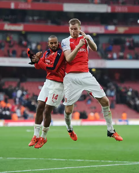Arsenal Celebrate Hard-Fought Victory Over Manchester United in 2015 / 16 Premier League